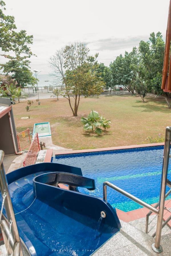 Shenanigans Glamping Resort Zamboanguita  エクステリア 写真