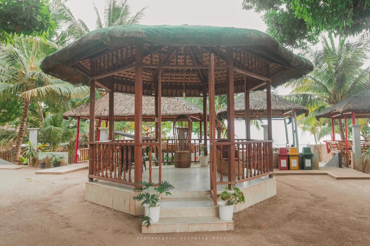 Shenanigans Glamping Resort Zamboanguita  エクステリア 写真